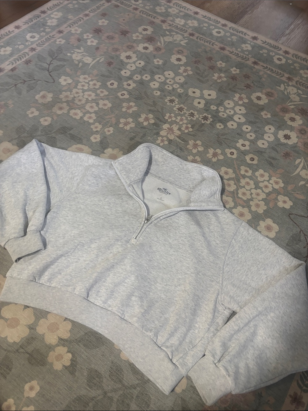 Hollister Light Gray Half-Zip Cropped Sweatshirt